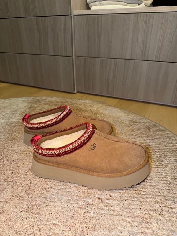 Customer photo review of UGG Tazz II