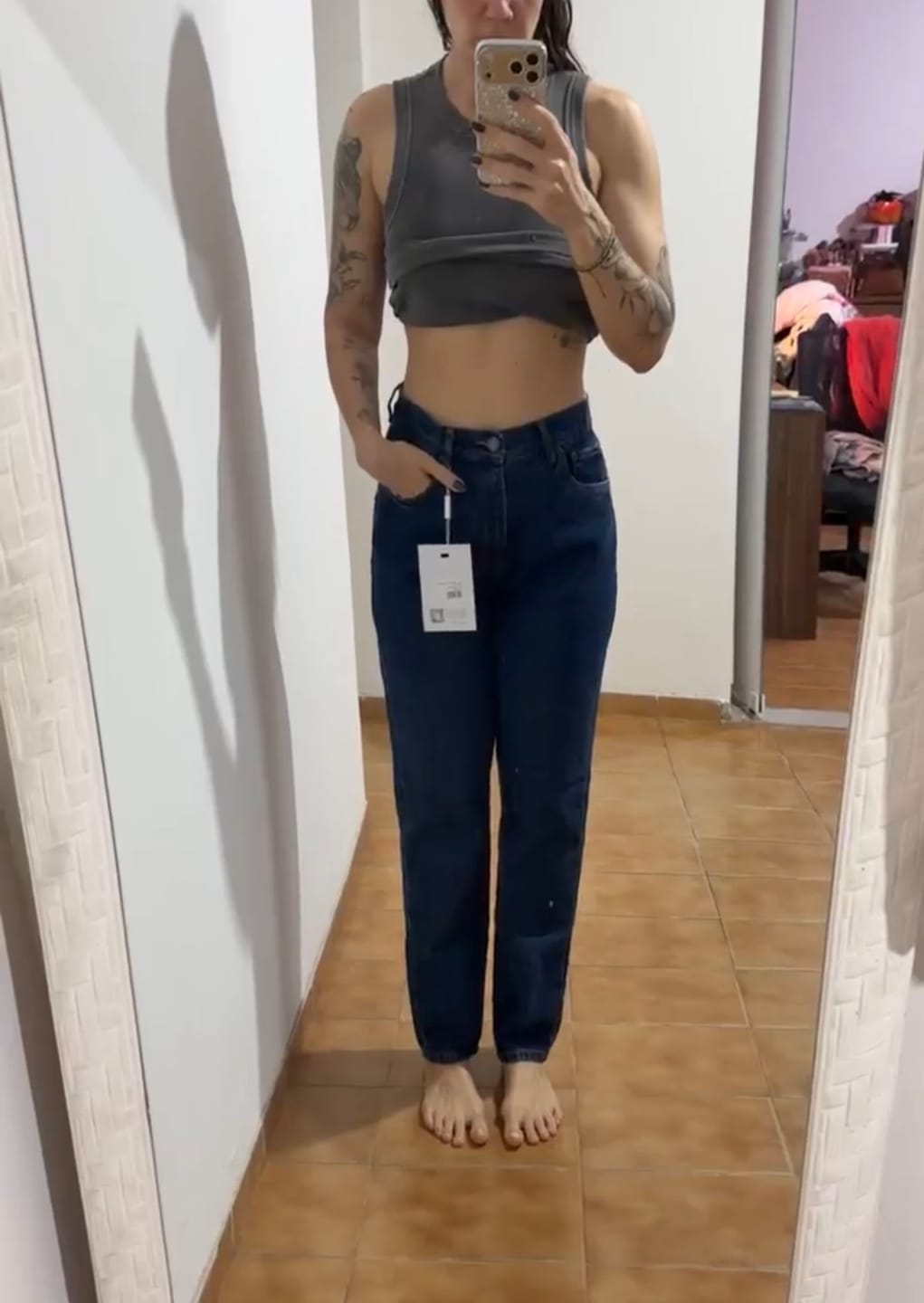 Customer photo review of Calça Jeans Mom Jequitibá Azul Escuro