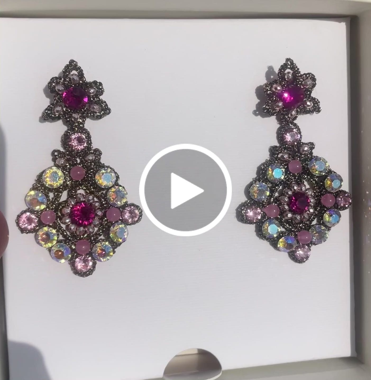 Customer video review of Orecchini Macaron