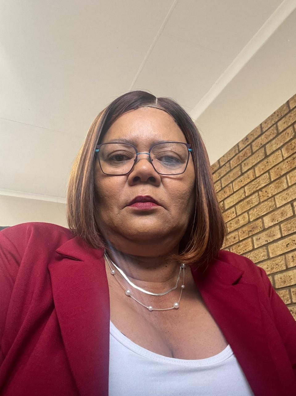 Customer photo review of 8-14" Kim K Double-Drawn Bob Wig- 2x6 Closure | Various Colours