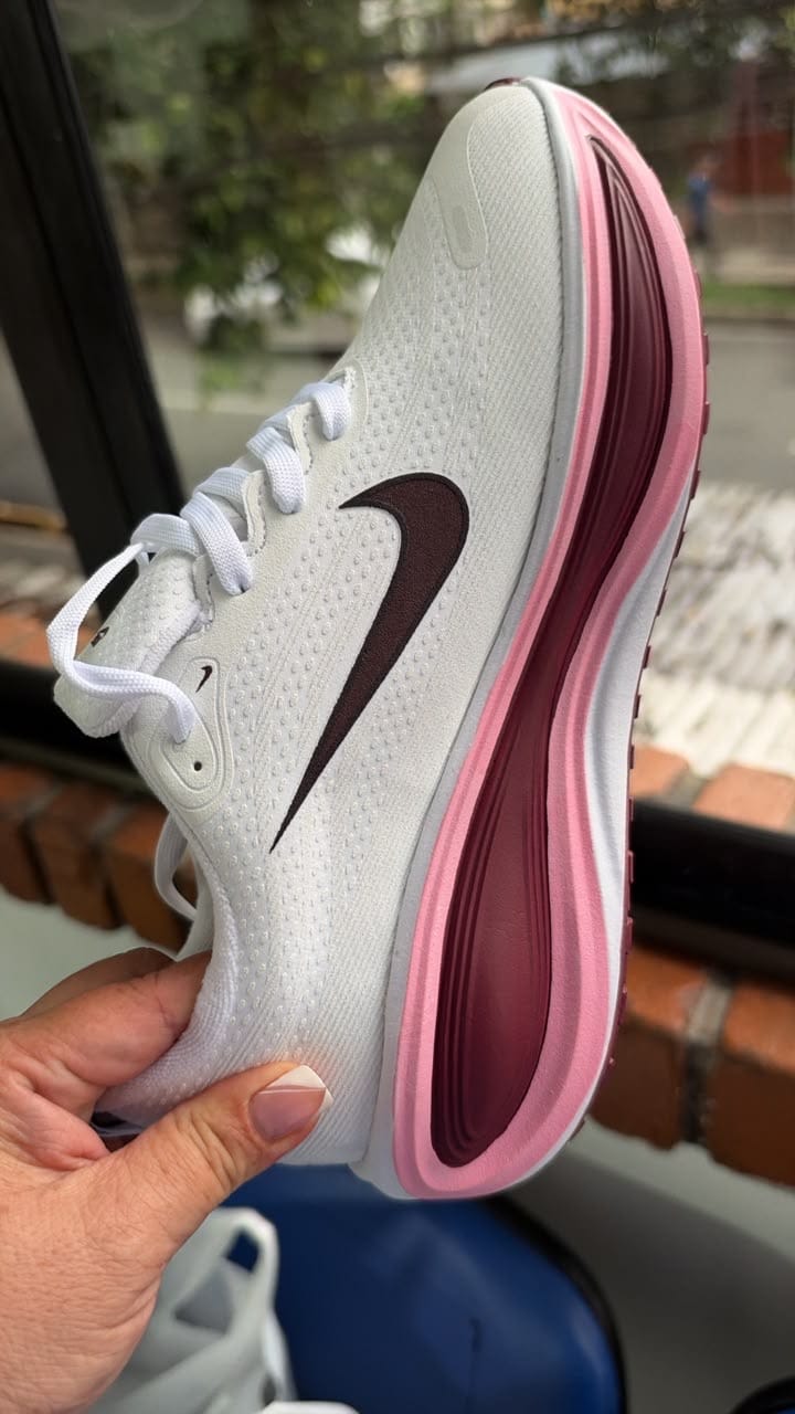 Customer photo review of NIKE VOMERO PLUS - DAMA
