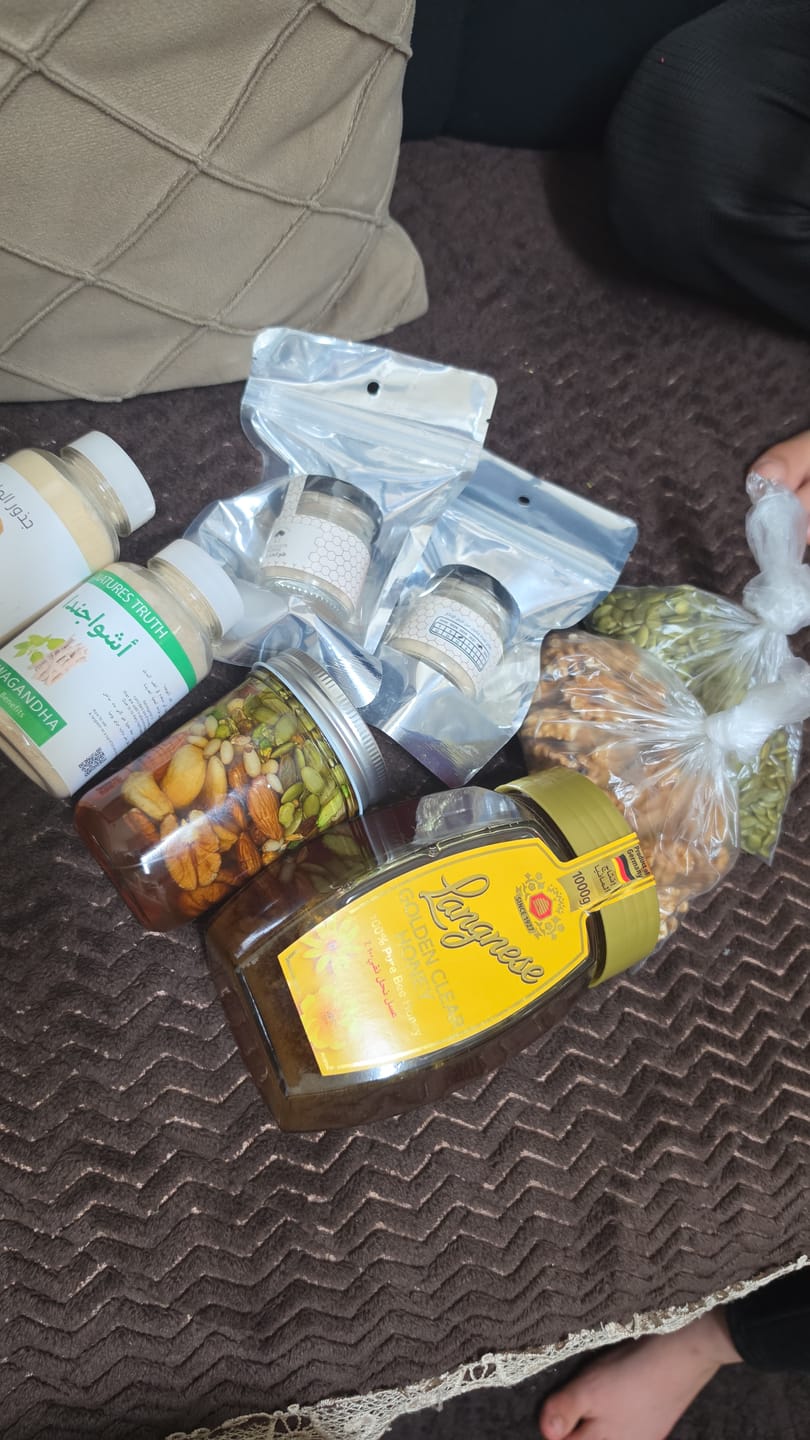 Customer photo review of Empty cream jar علبة كريمات فارغة بسعة 100 مل