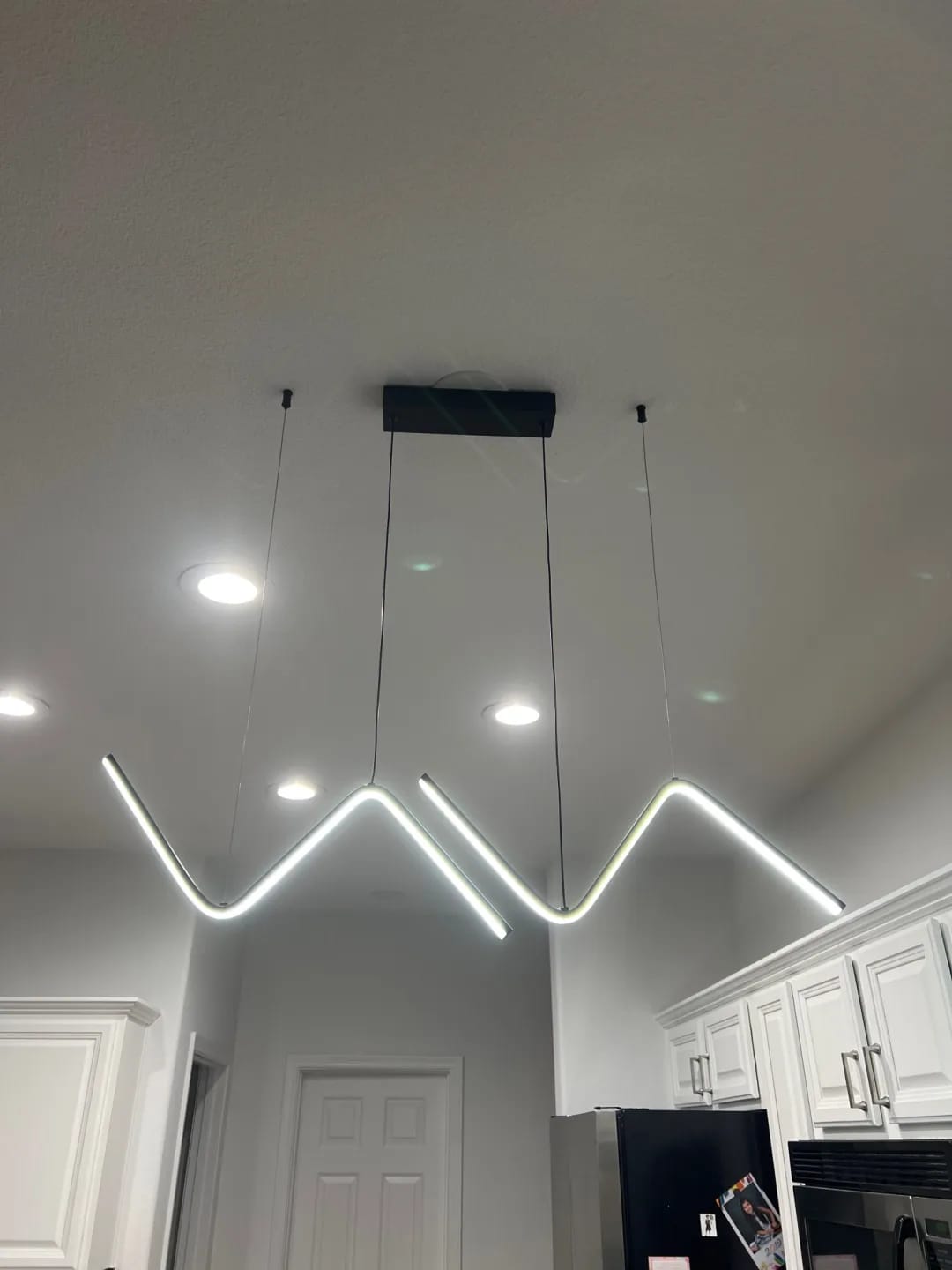 Customer photo review of Zig-Zag Pendant Light, Aluminium Bar, 45–90 cm, Integrated LED