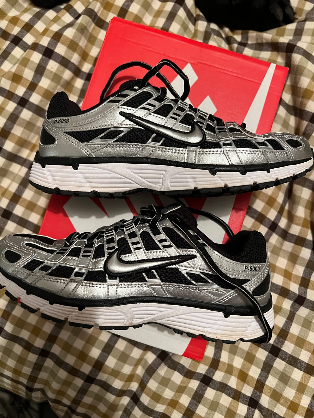 Customer photo review of Nike Wmns P-6000 Metallic Silver Black