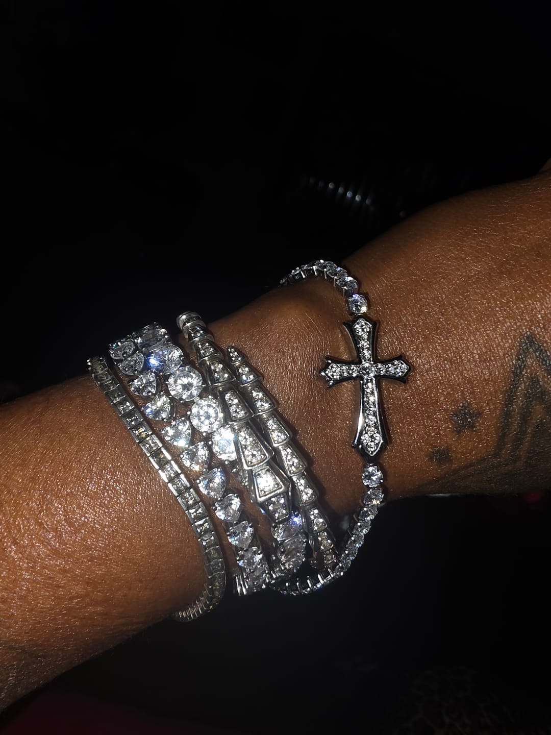 Customer photo review of FREE Today: 2-Color Elegant Zircon-Encrusted Cross Bracelet: A Symbol of Divine Grace & Elegance
