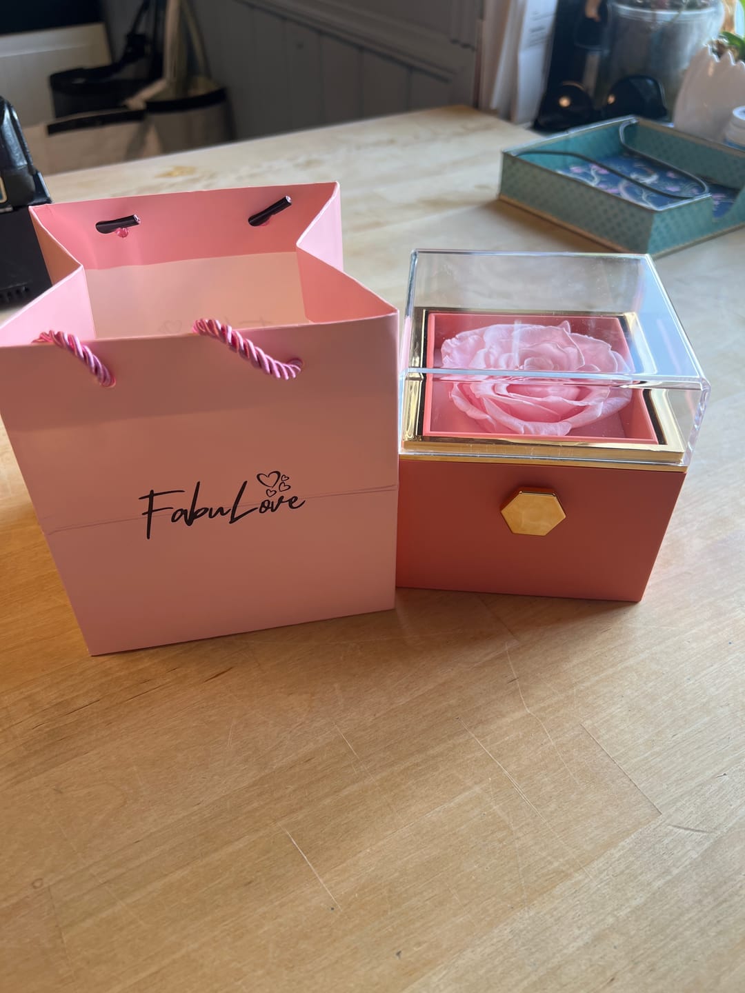 Customer photo review of Rotating Eternal Rose Gift Box