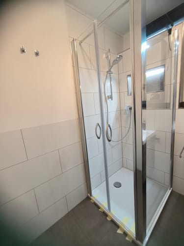Customer photo review of Eckdusche Duschkabine mit Pendeltür, ESG, Klarglas - Tür 80cm, Höhe: 195cm