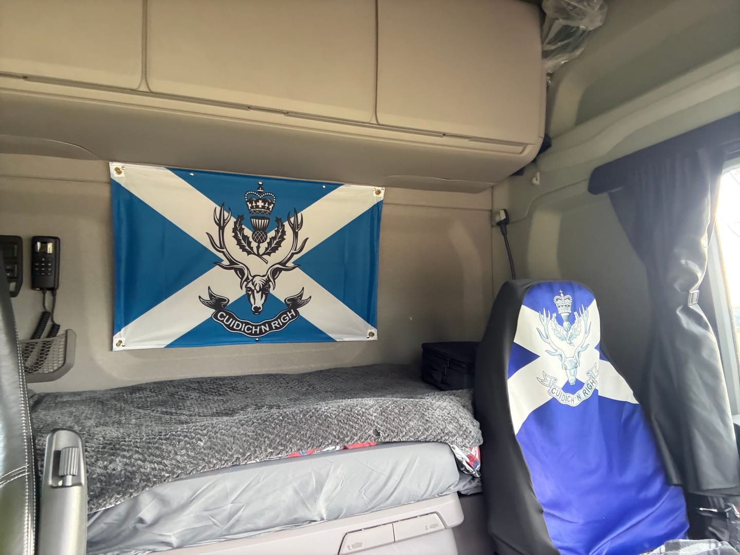 Customer photo review of Queens Own Highlanders Black & White Badge Flag