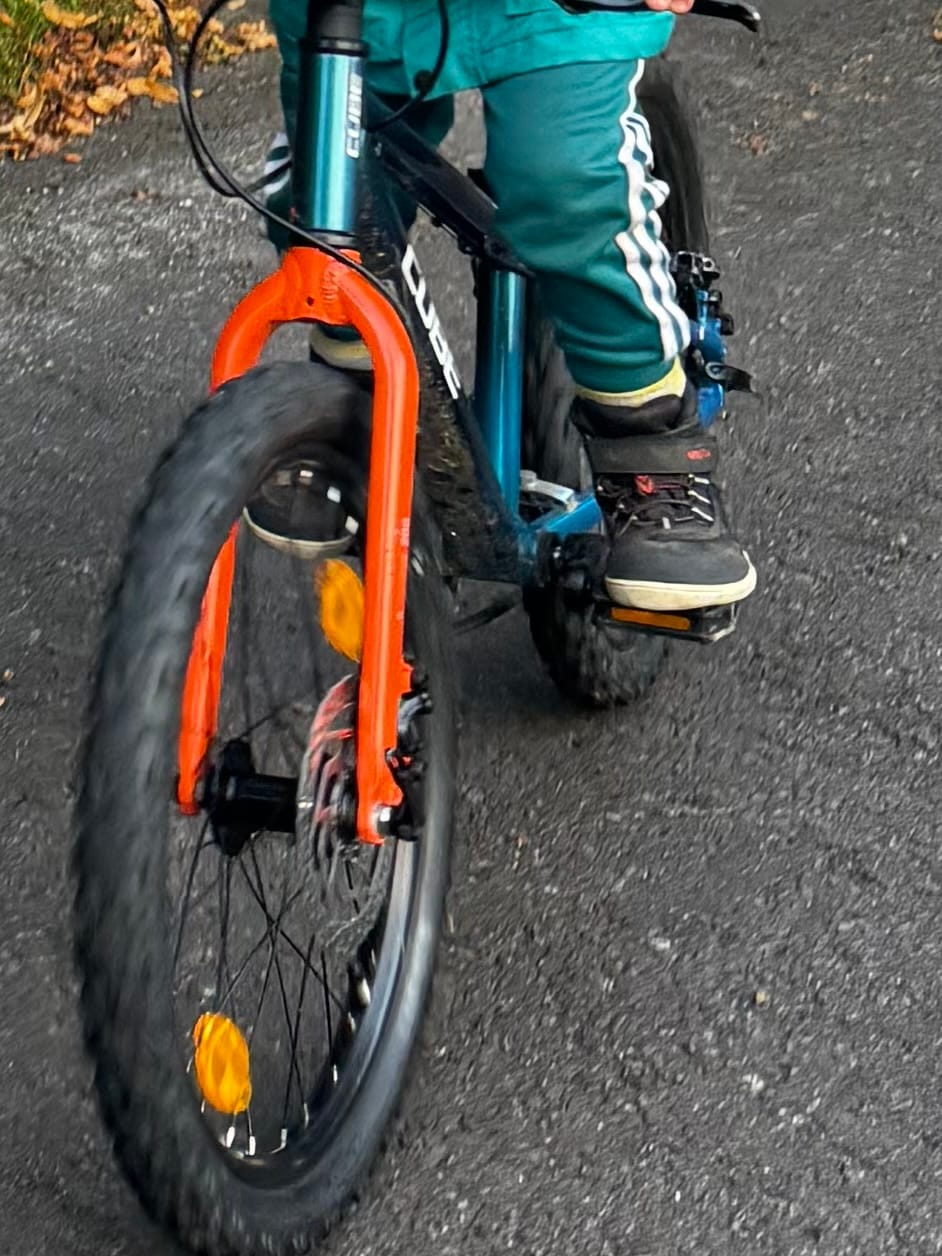 Customer photo review of Vaistoa Kaste lasten vedenpitävät paljasjalkakengät