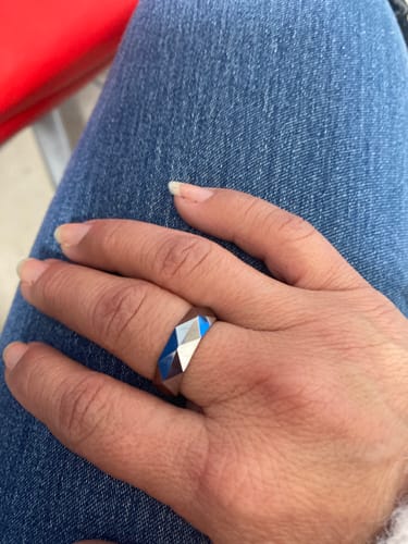 Customer photo review of Anillo Cyber - Tungsteno