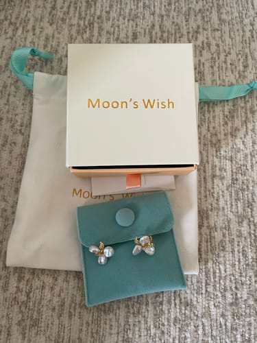 Customer photo review of LUCA - Natural Keshi Floral Pearls Studs Earrings