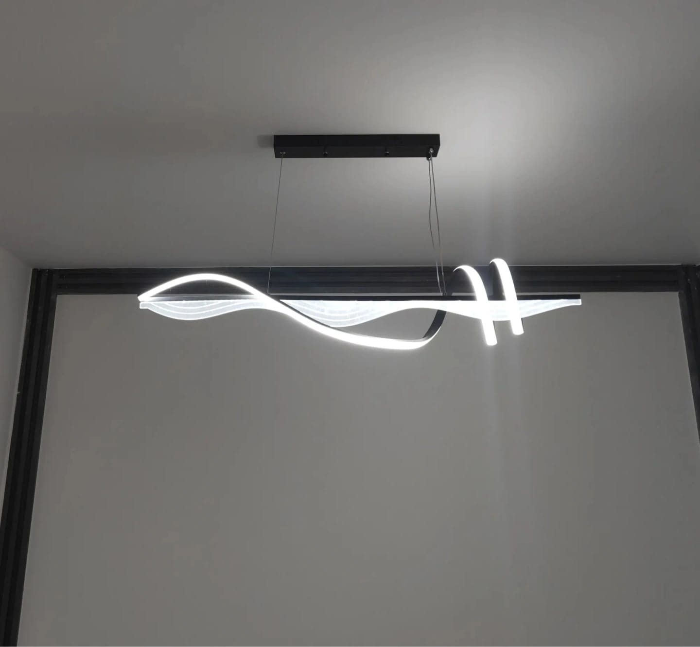 Customer photo review of Wavy Chandelier, Aluminium and Acrylic, Integrated LED, 100 cm