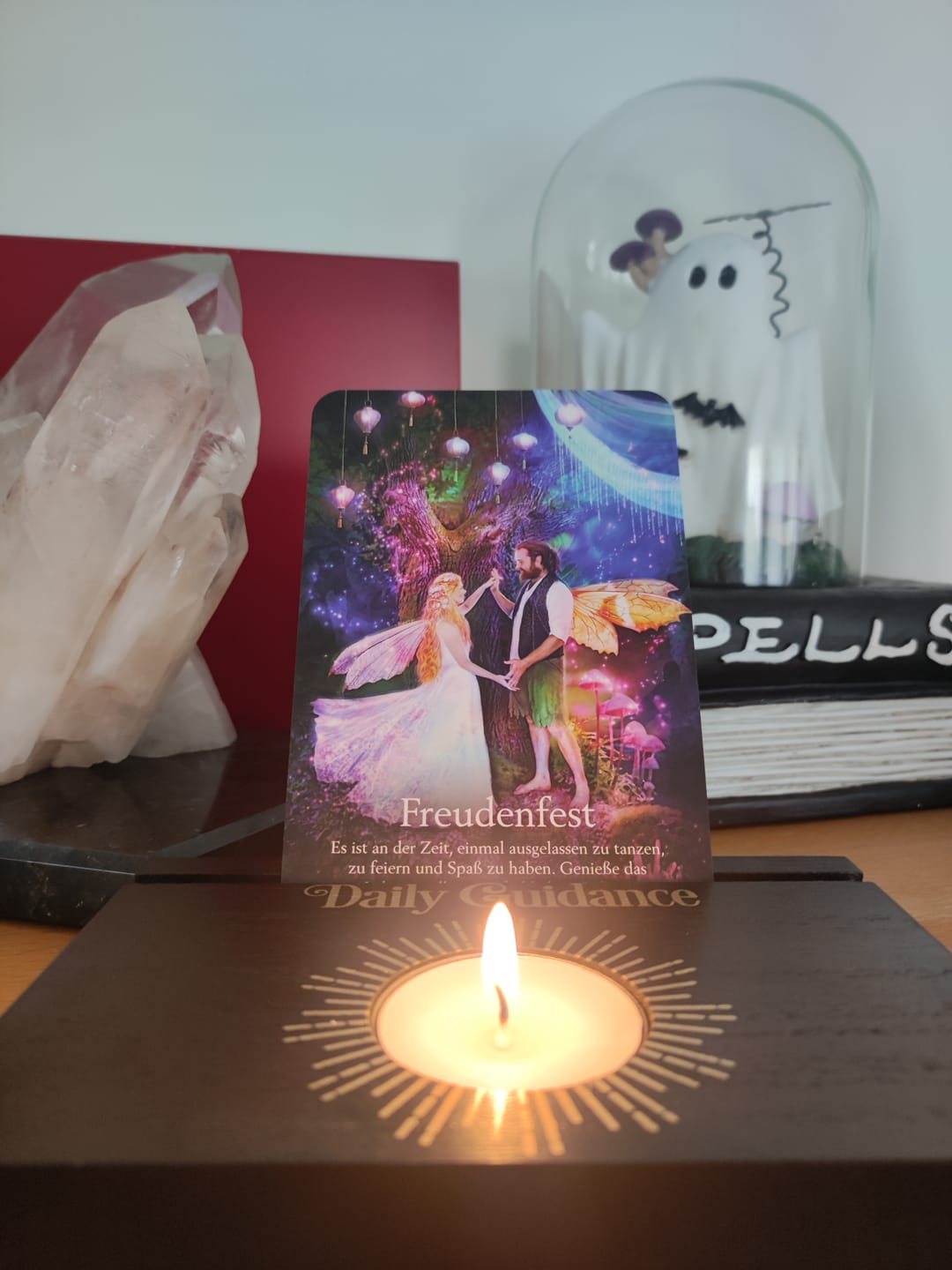 Customer photo review of Daily Guidance Kartenständer - Witchy Tarot / Orakel Kartenständer mit Teelichthalter