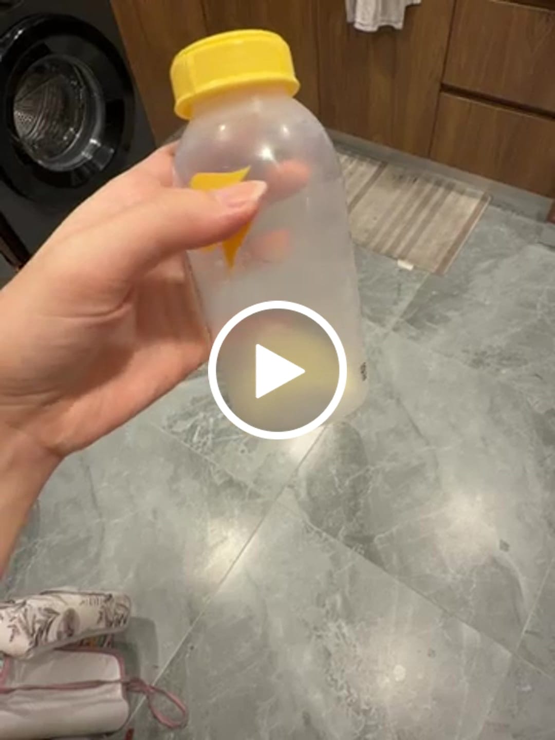 Customer video review of Medela Breast Milk Storage Bottles (250ml, Pack of 2)