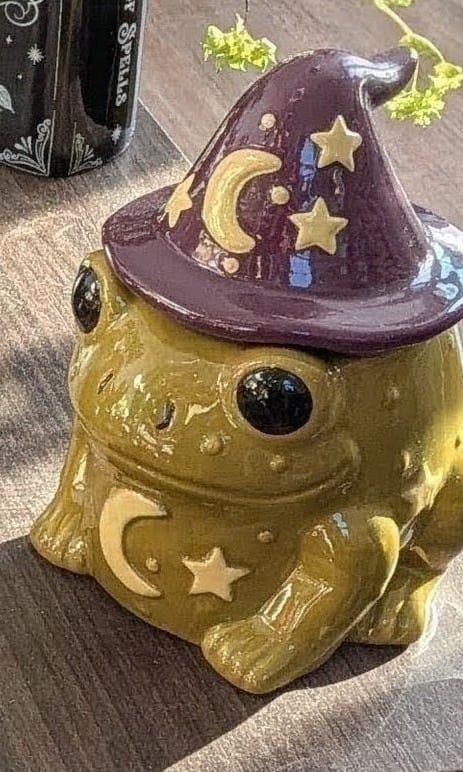 Customer photo review of Duftlampe magische Kröte – Keramik Ölbrenner für Duftöl und Wax Melts