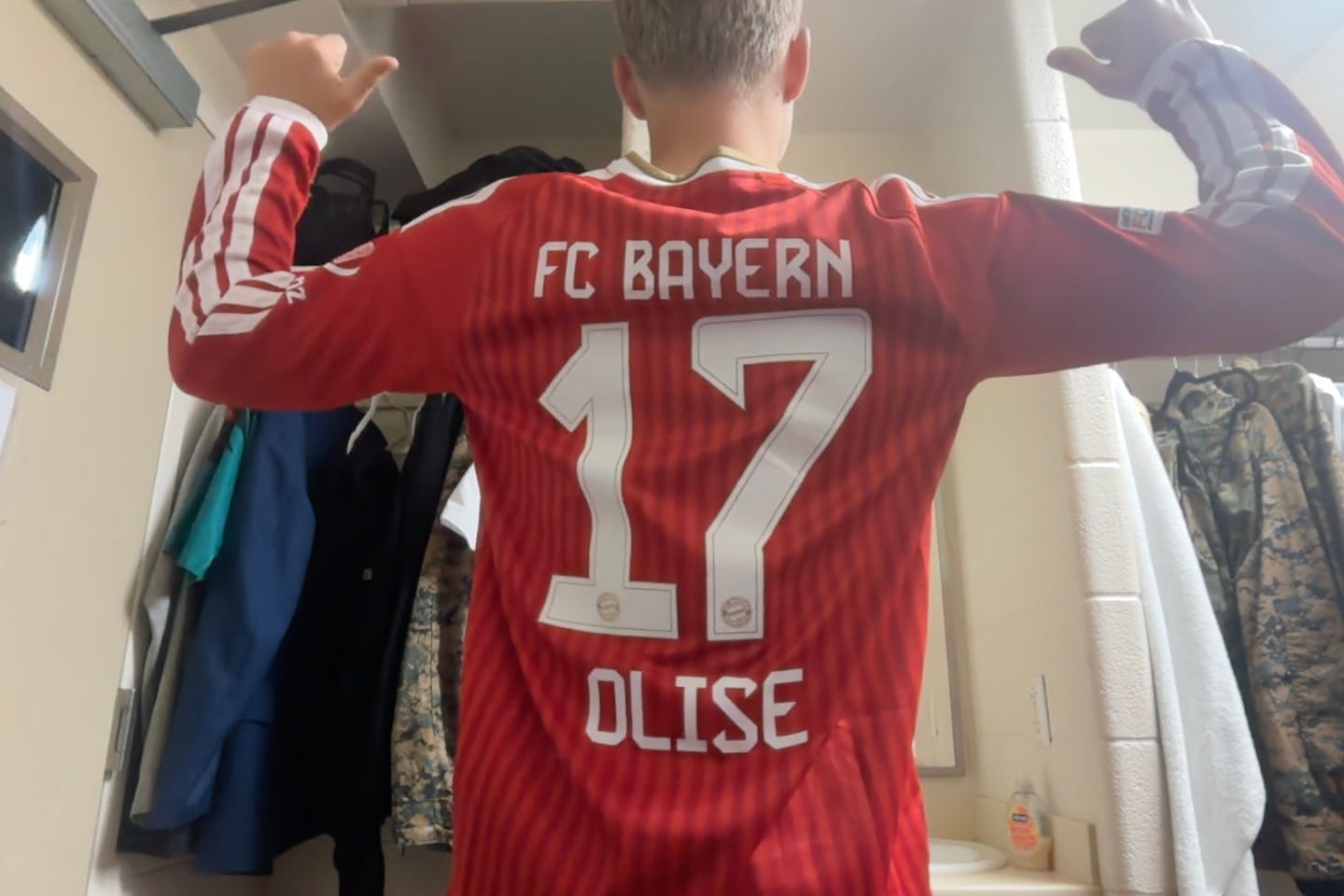 Customer photo review of Michael Olise Bayern Munich 2027 Championship Long Sleeve Football Jersey