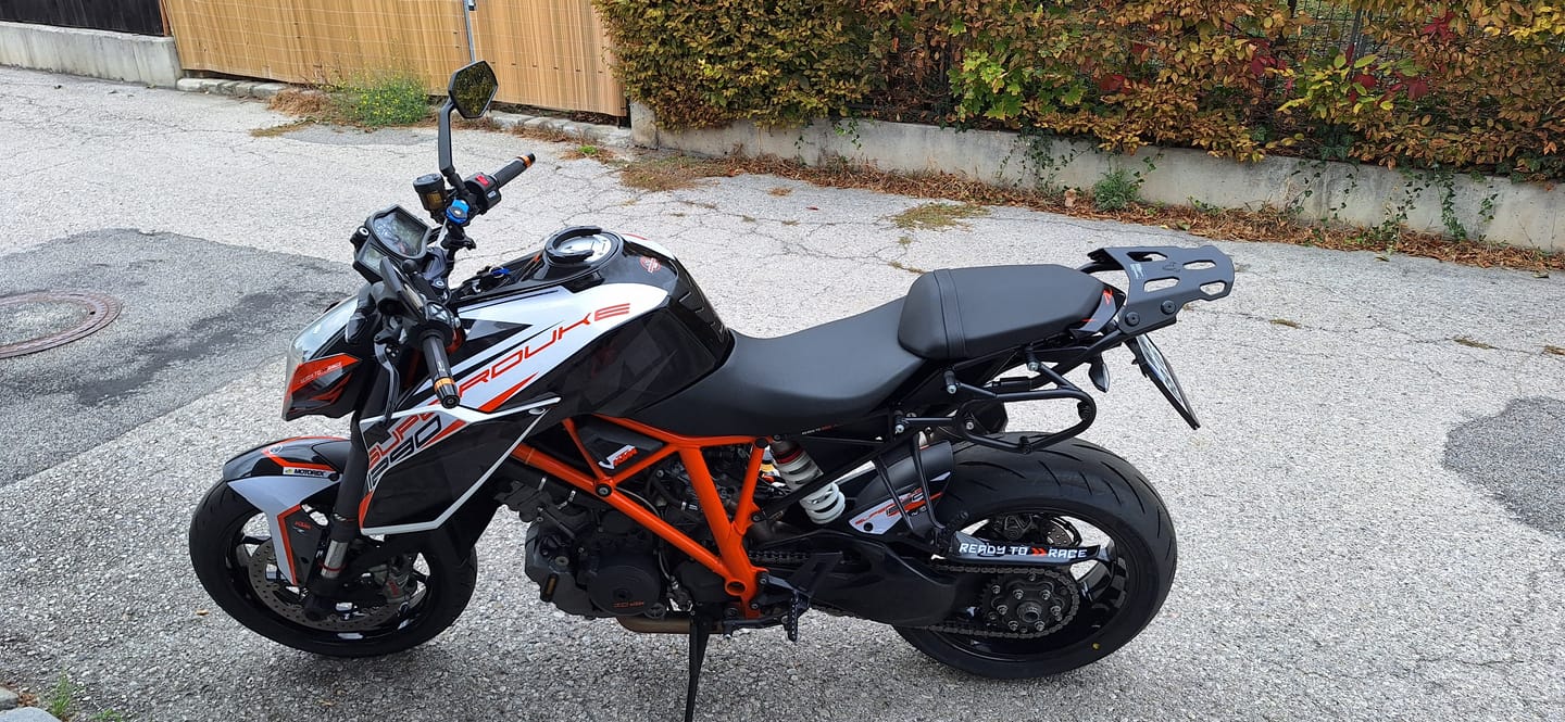 Customer photo review of KTM 1290 Super Duke R 2014-2019 GRAPHICS - "Torque" (White/Black/Orange)