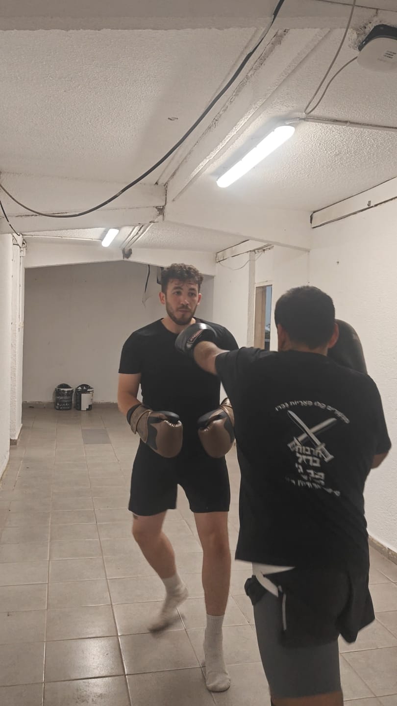 Customer photo review of כפפות איגרוף (מגוון מידות) Venum Challenger 4.0 Boxing Gloves - Pearly Brown/ Black