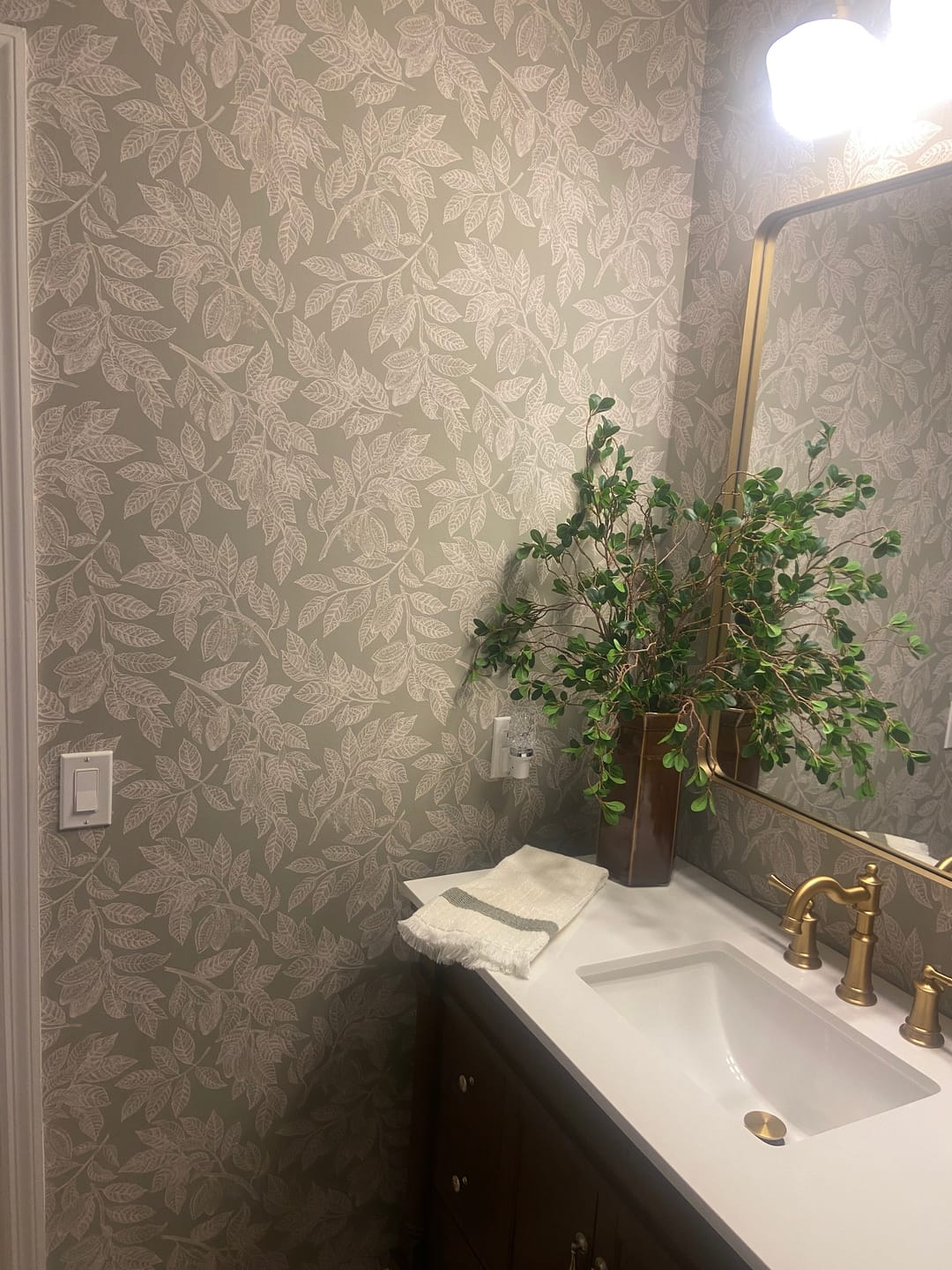 Customer photo review of Auburn - Autumnal Line Drawing Leaves Wallpaper
