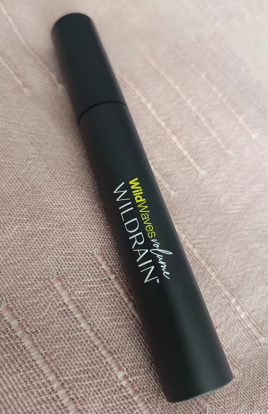 Customer photo review of Máscara de pestañas negro intenso con tratamiento Wild Waves