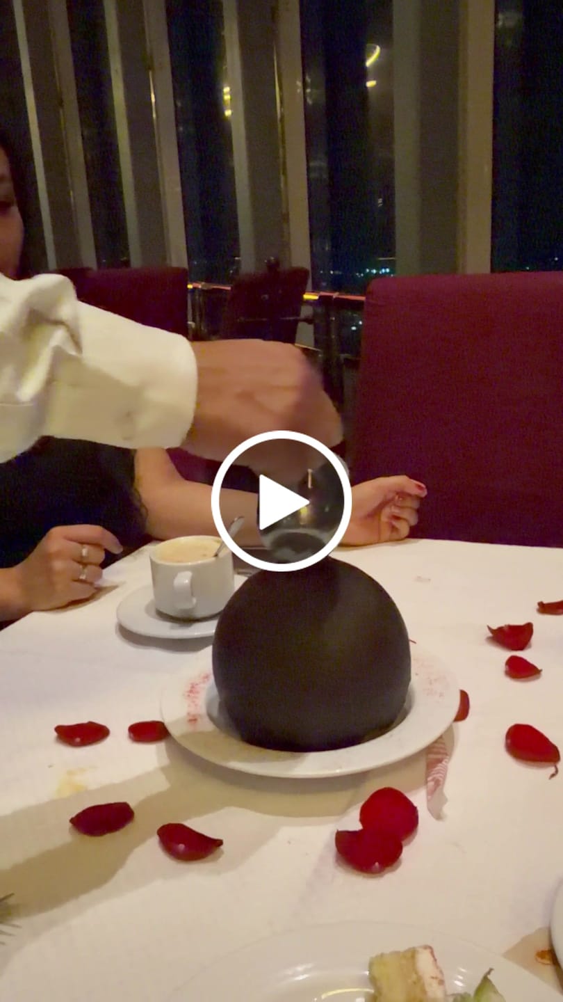 Customer video review of Cena Romántica