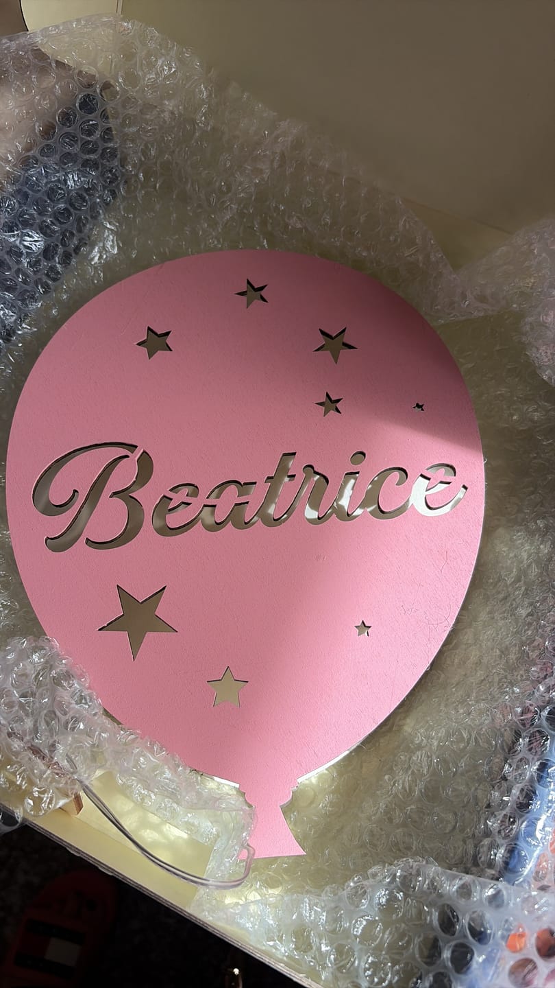 Customer photo review of Lampada Palloncino a Parete con Nome Personalizzato