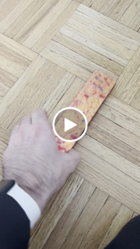 Customer video review of Weekly Case