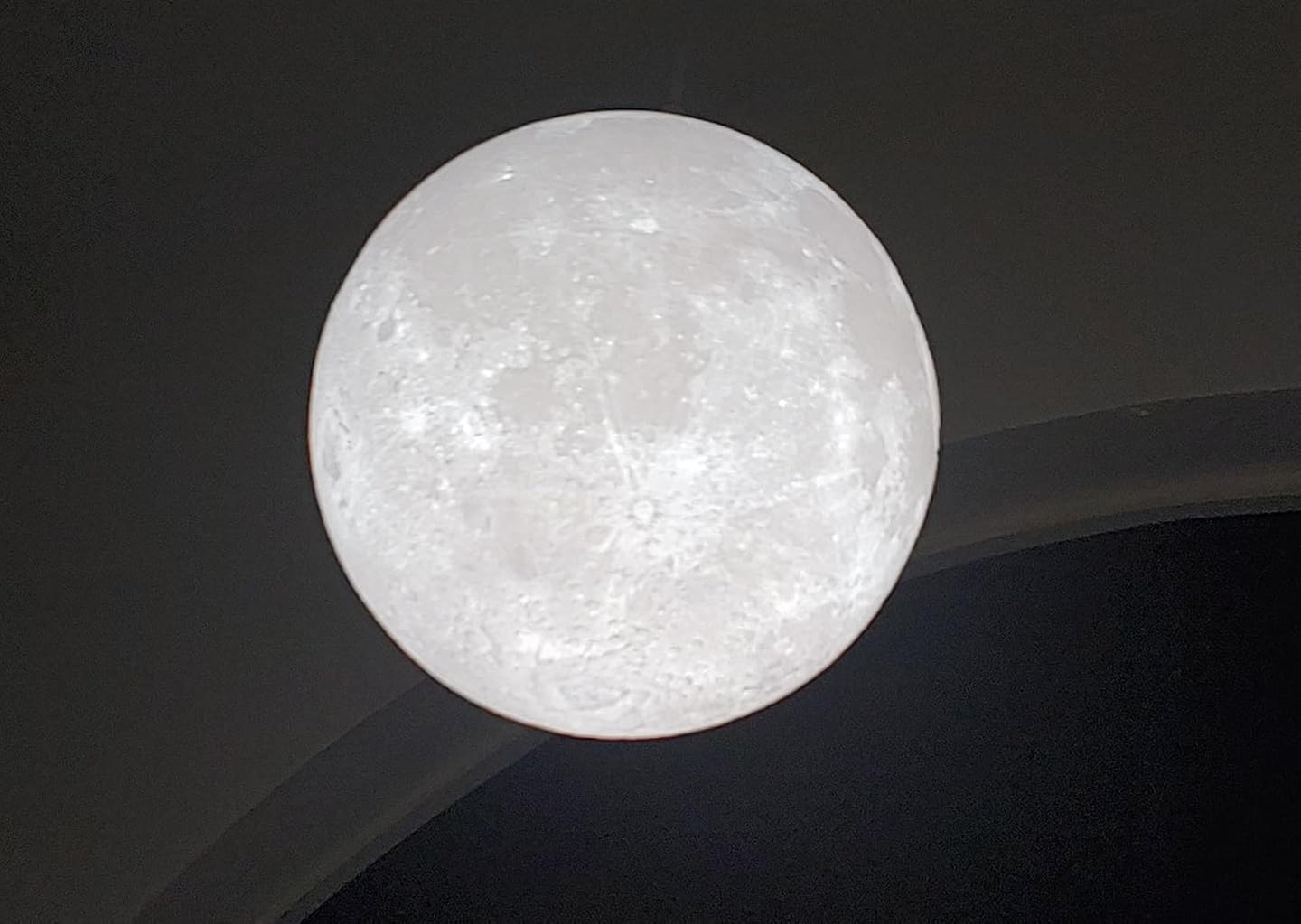 Customer photo review of Moon Pendant Light, 3D-Printed Acrylic Sphere, 18–22 cm