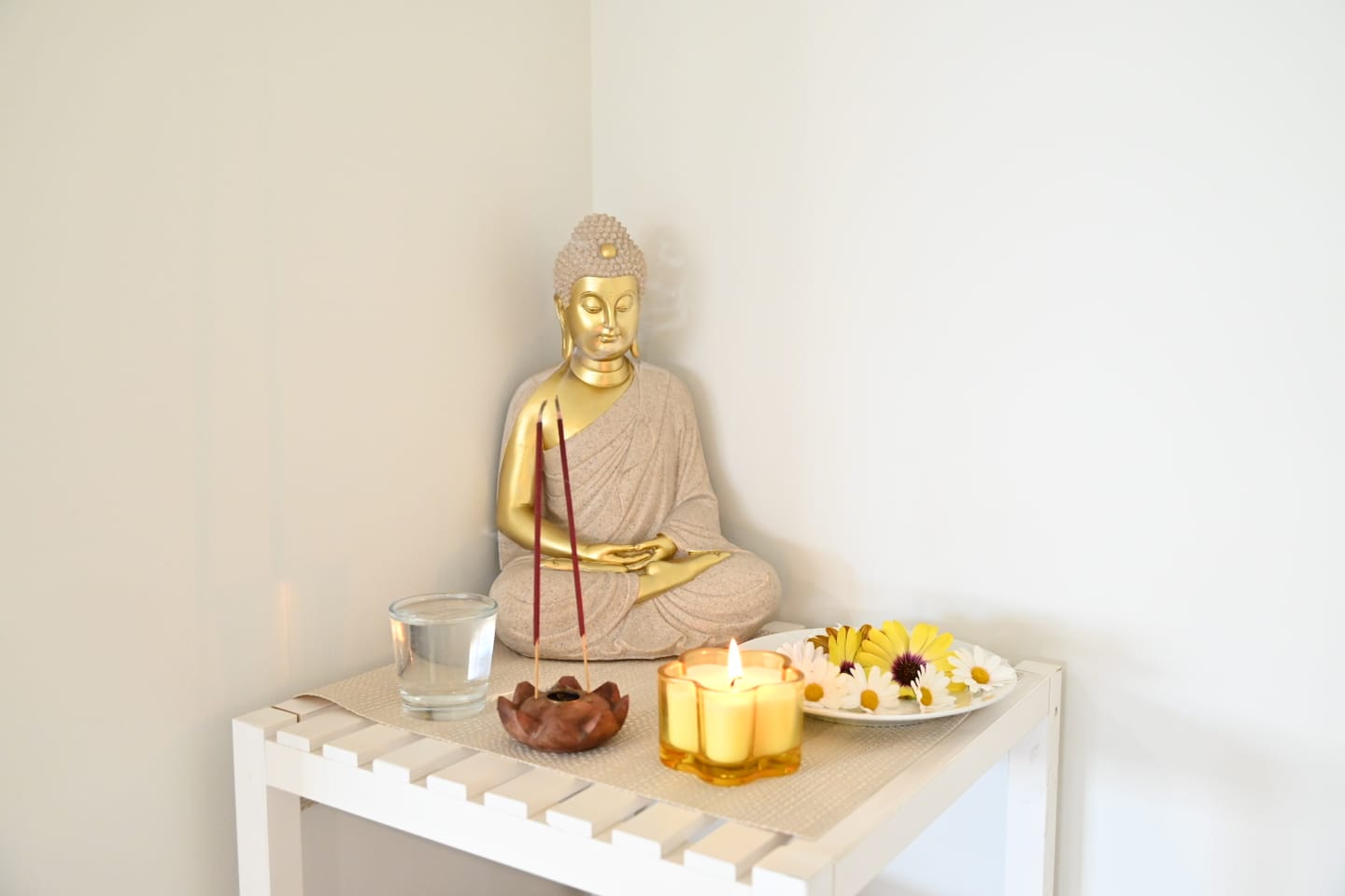Customer photo review of Buddha Sitting Statue Sandstone & Gold 31x21CM