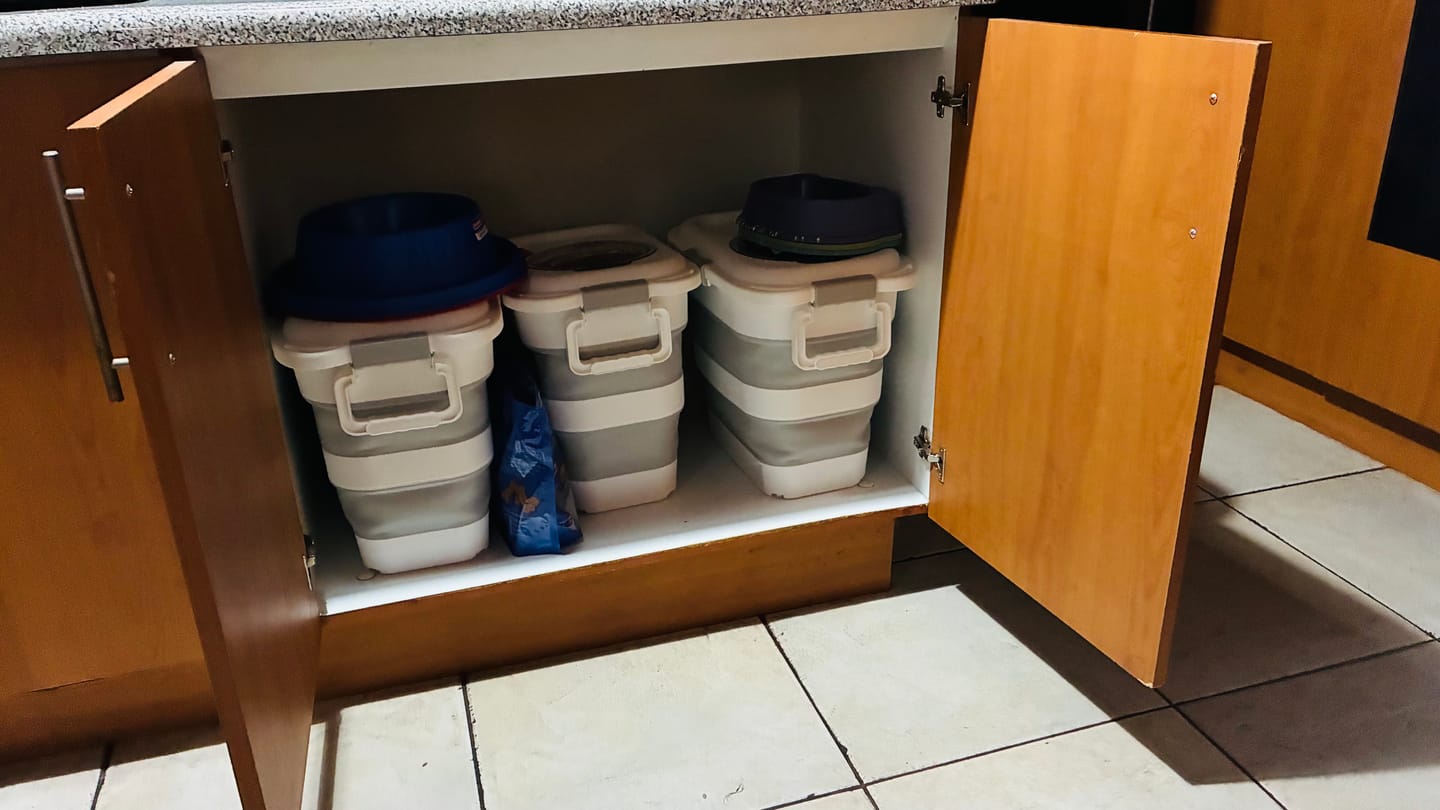 Customer photo review of Contenedor Hermético THE DOGS — Alimento fresco y sin olores