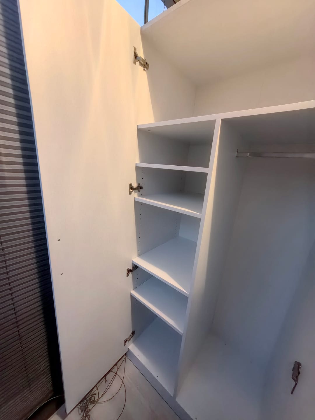 Customer photo review of Rani BA170 Gardırop 2 Kapaklı 5 Raflı Askılı Elbise Dolabı Beyaz