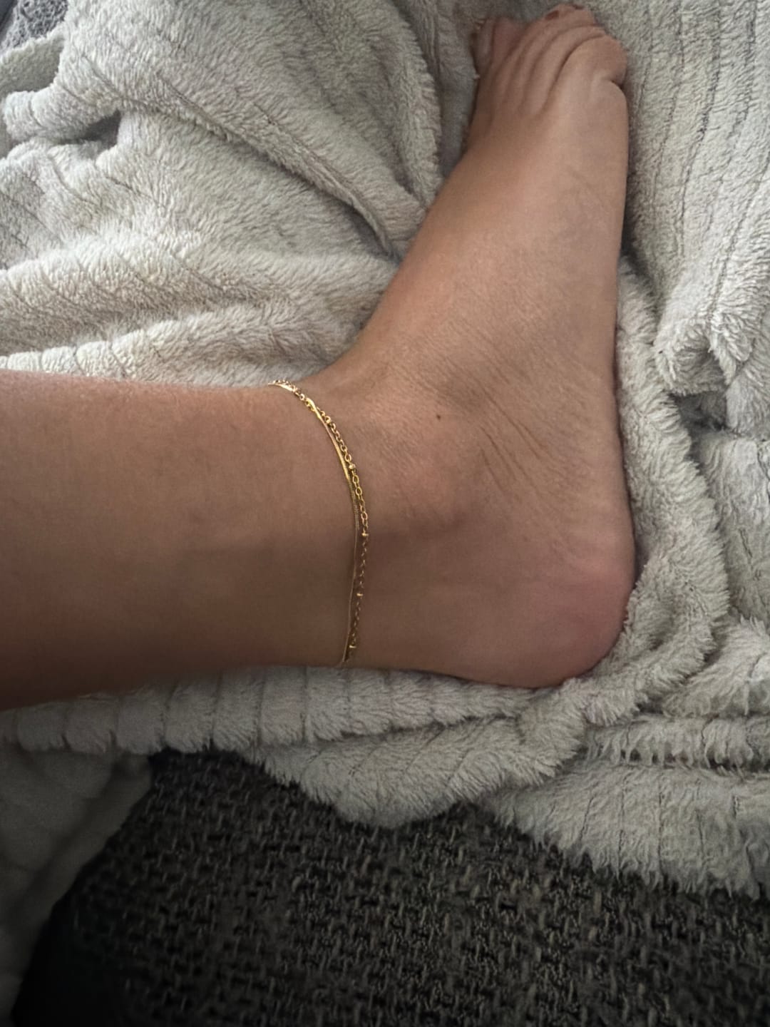 Customer photo review of Pia Gold Layered Anklet