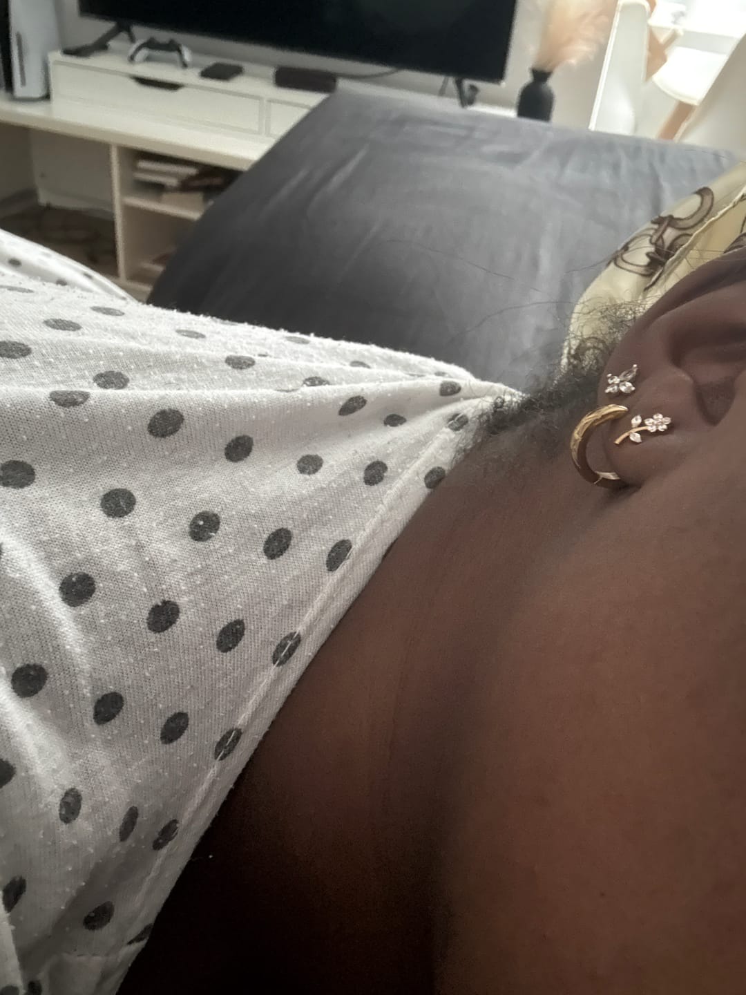 Customer photo review of Gloriosa Ohrstecker | Titan