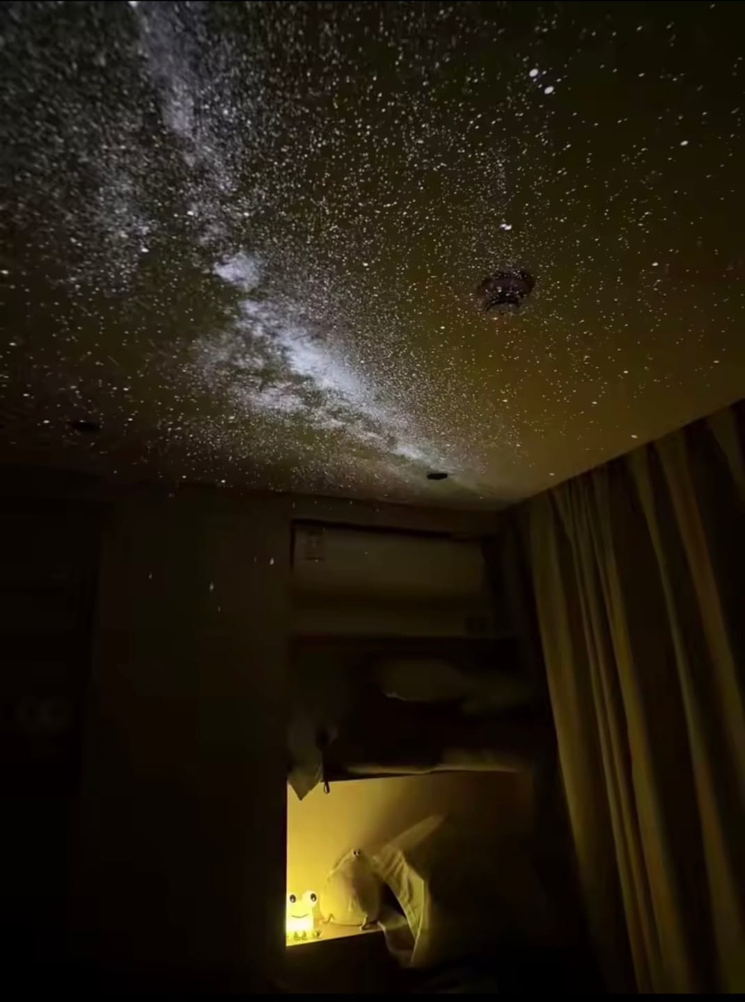 Customer photo review of Lunara -  Lass den Stress nicht bis ins Bett, sondern verschwinde unter deinem eigenen Sternenhimmel