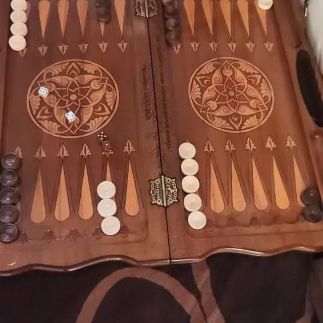 Customer photo review of Lion Head and Metal Lions Backgammon Set with Carry Handle
