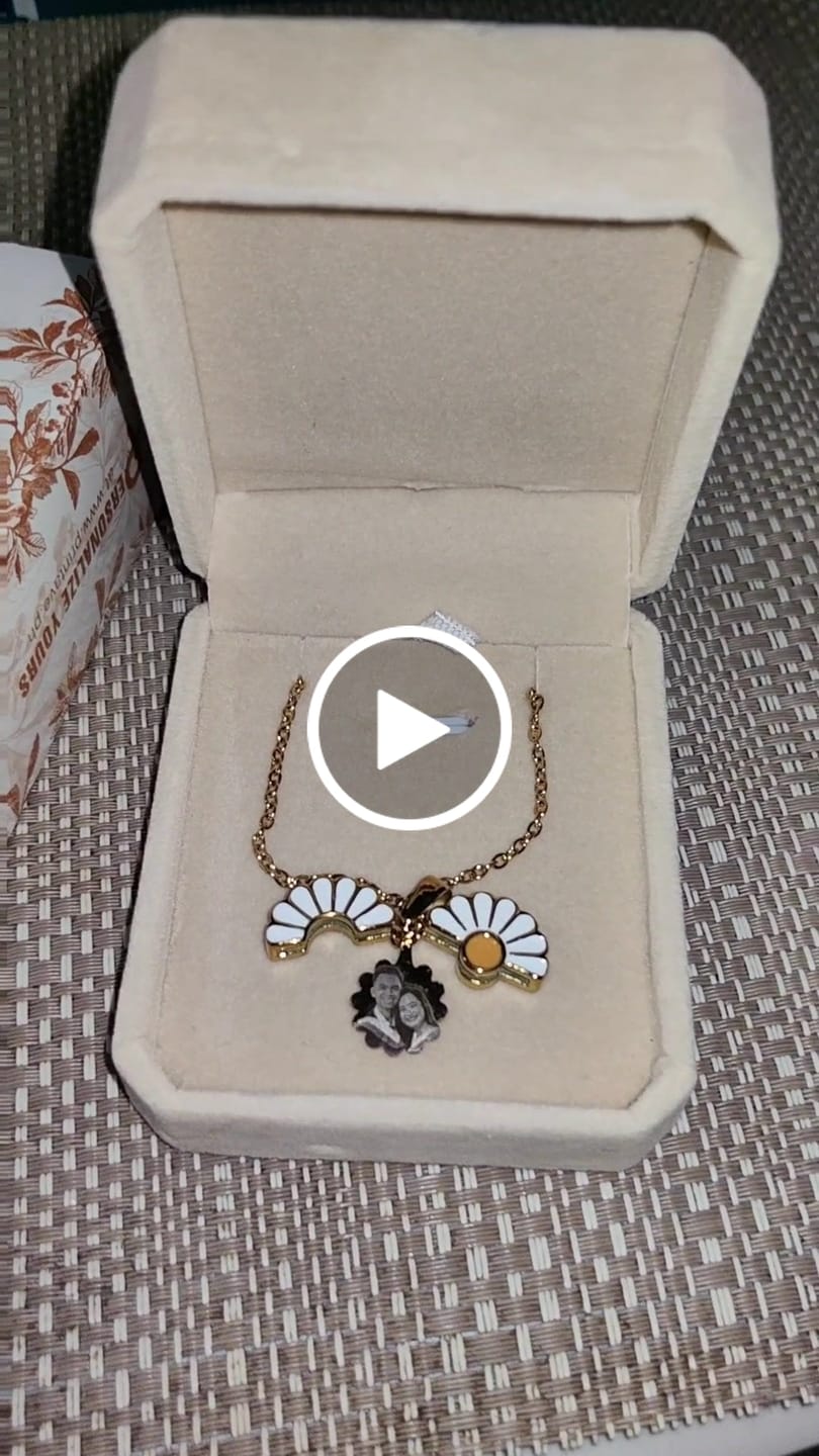Customer video review of Printave™ Personalized Flower Necklace