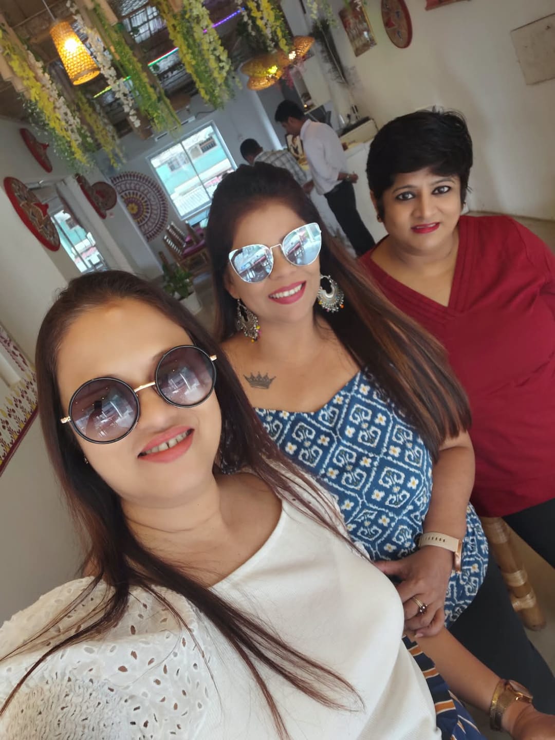 Customer photo review of Women Maroon Airy Linen V-Neck Short Kurta