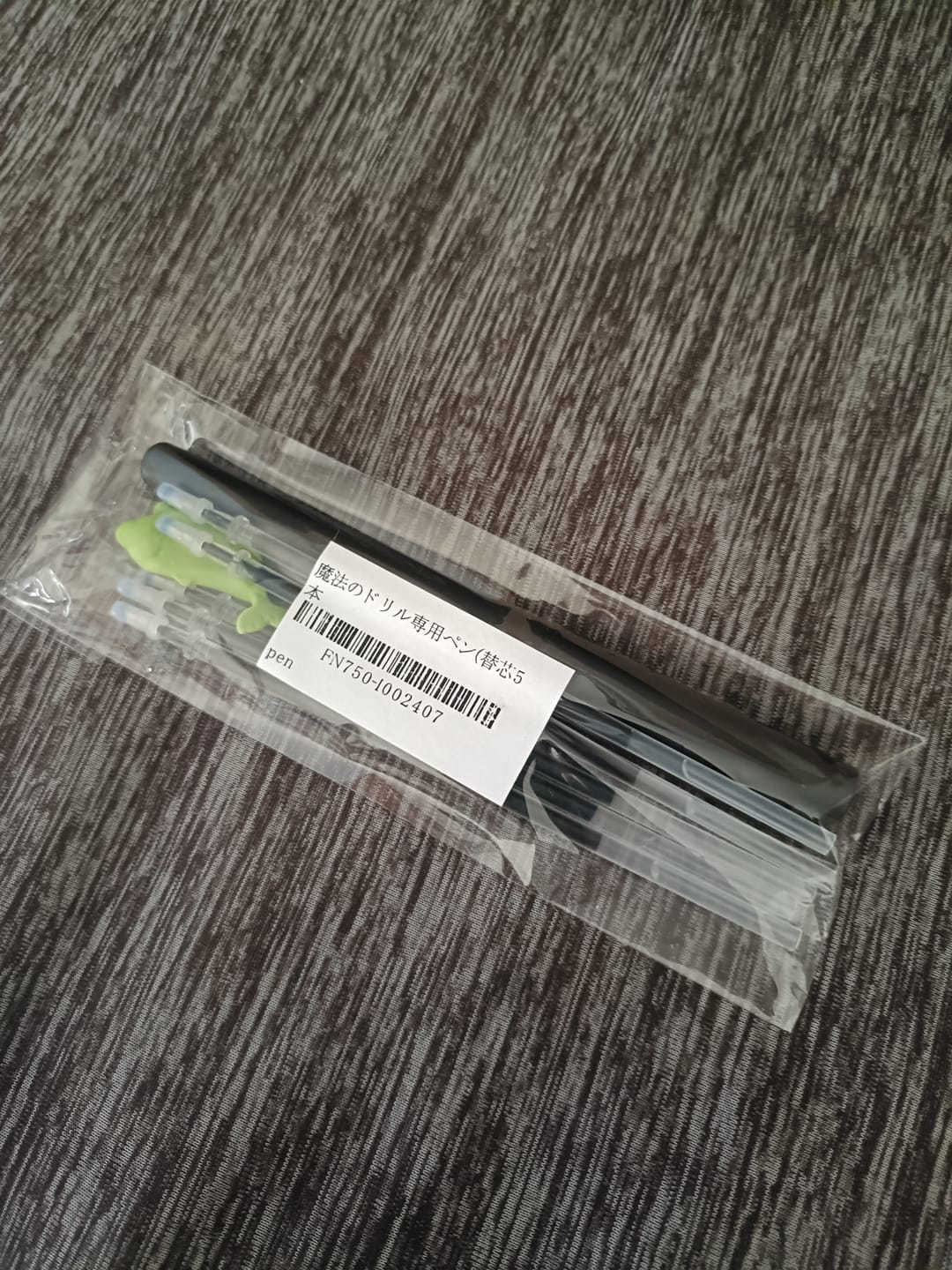 Customer photo review of まほうのドリル専用ペン(替芯5本・矯正グッズ付)
