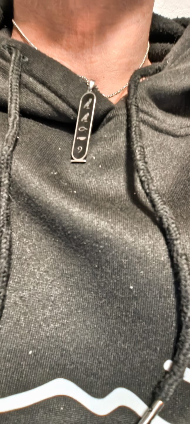 Customer photo review of Collier Personnalisé Hiéroglyphes Égyptiens
