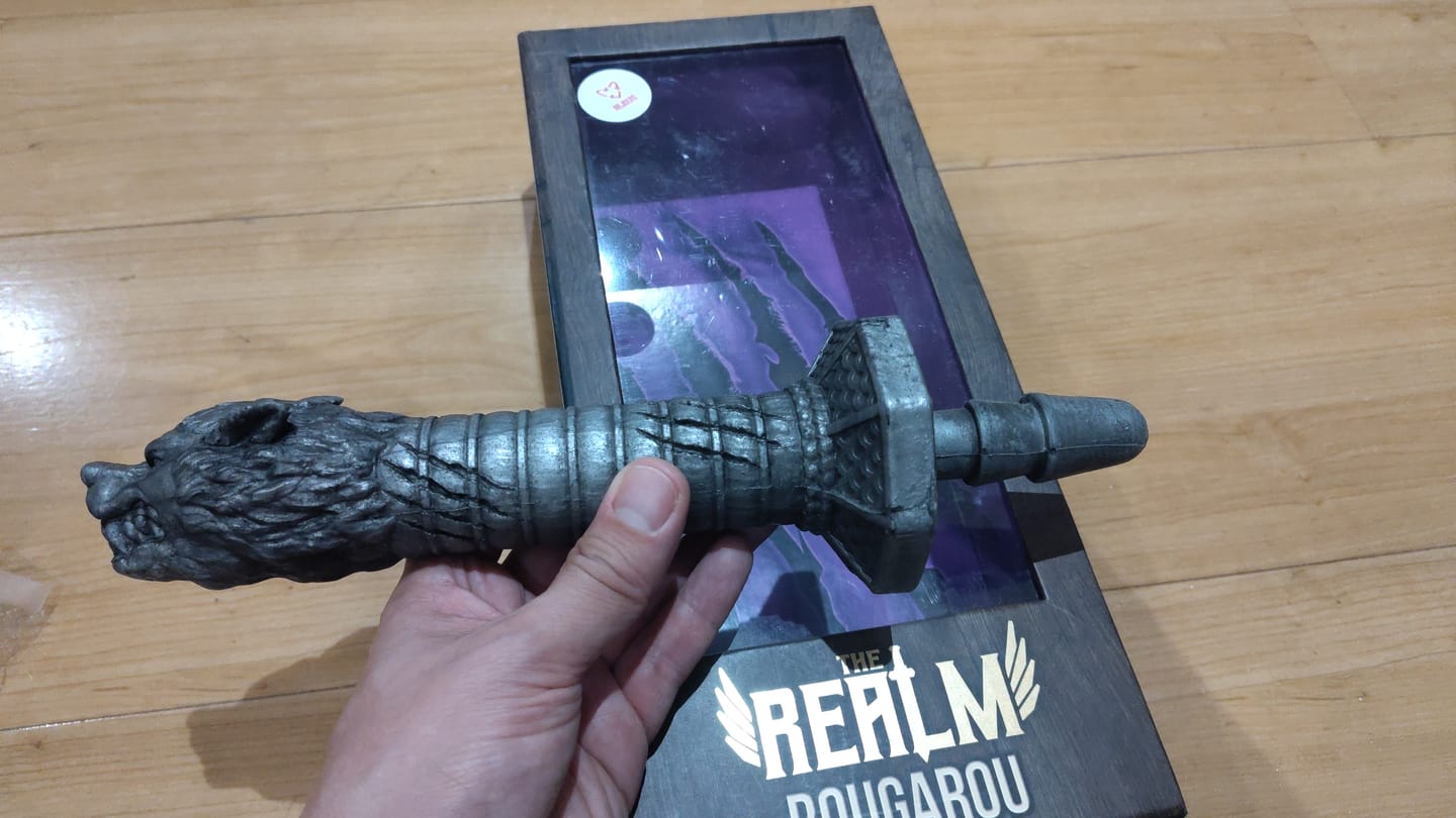 Customer photo review of Accessoire, la poignée d'épée The Realm Rougarou