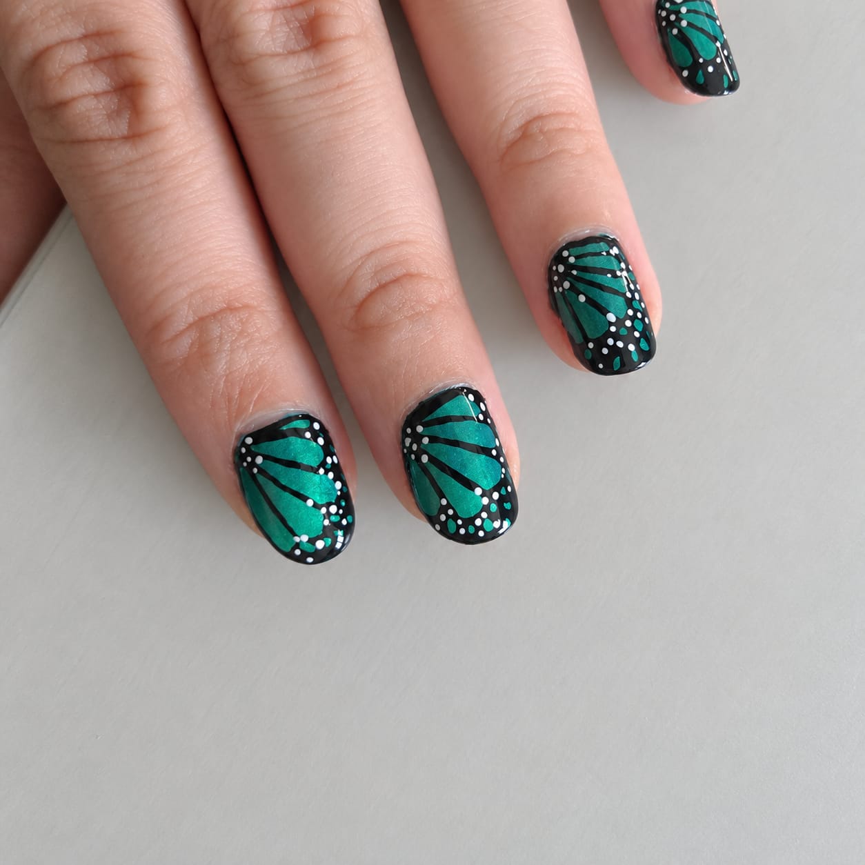 Customer photo review of Marcadores de uñas: diseños de salón sin pulso