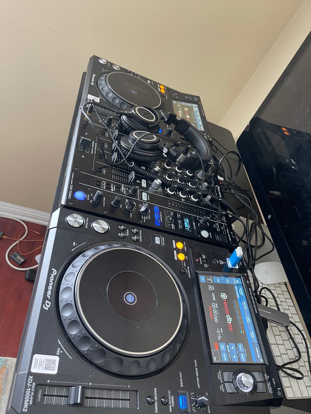Customer photo review of Pioneer DJ XDJ-1000MK2 Digital DJ Media Player w/ WiFi Playback - Pair
