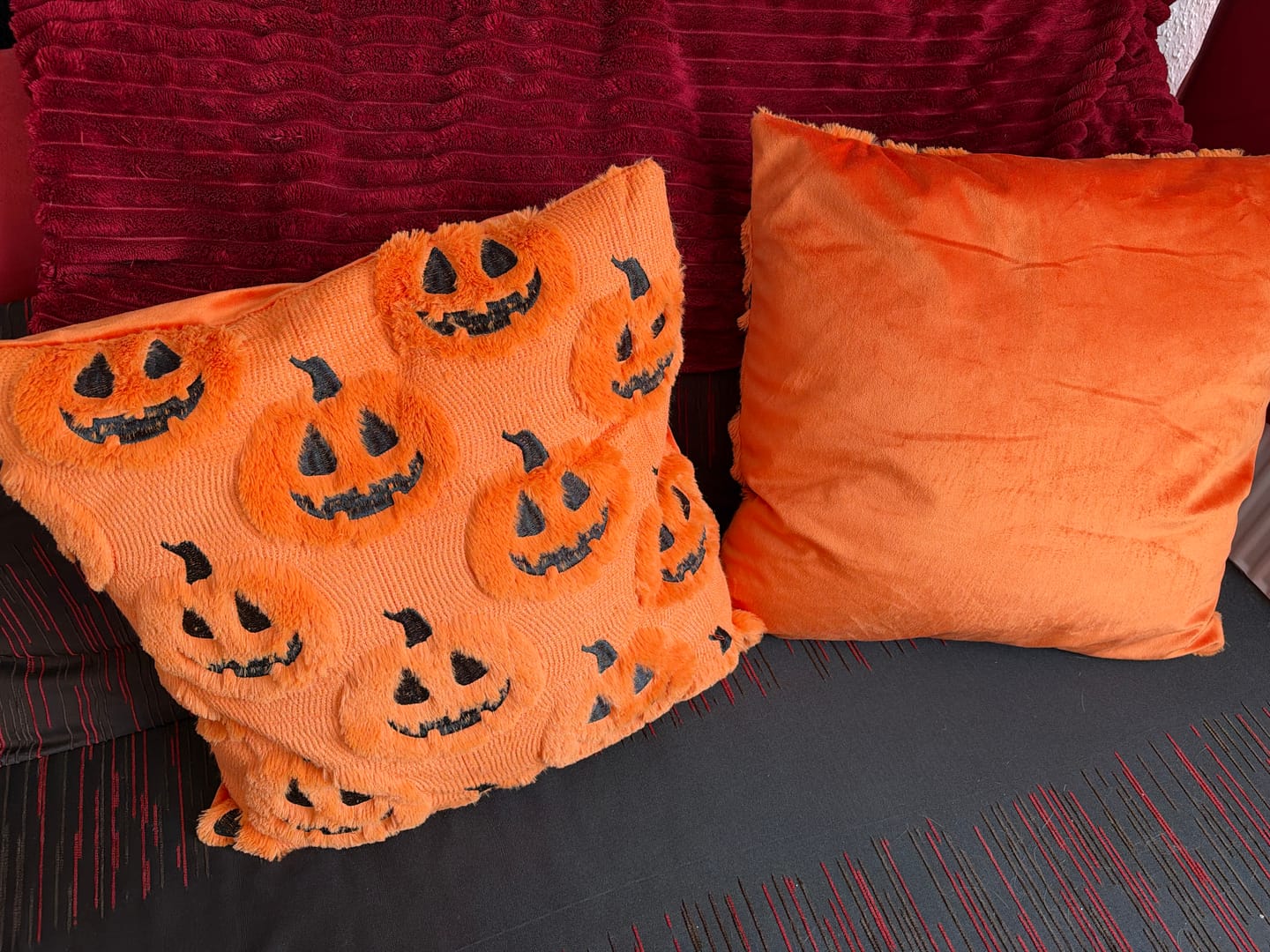 Customer photo review of Halloween Kürbis Kissen - kuschlig orange Herbst Deko