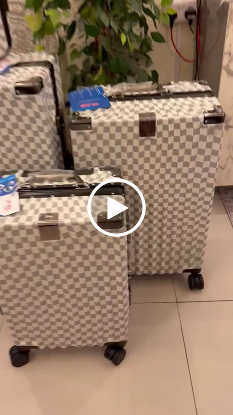 Customer video review of Grey Hardshell Checker 4pcs Traveling Set