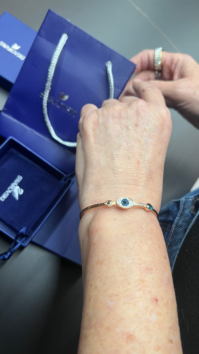 Customer photo review of Pulsera Evil Eye Azul Oro Rosa con Cristales | Swarovski
