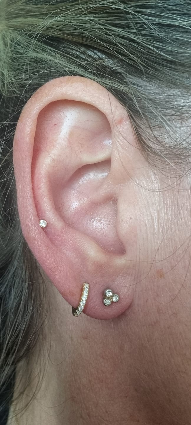 Customer photo review of Solitaire Threadless Cartilage Stud