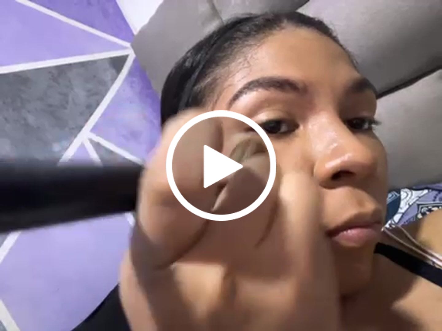 Customer video review of BRONZER CREMOSO EN BARRA COLLECTION