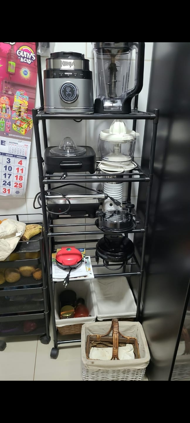 Customer photo review of Estante Organizador 5 Niveles con Ruedas y Ganchos