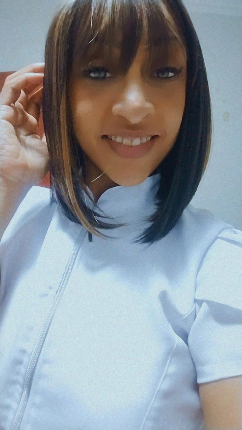 Customer photo review of Peruca Vicky Castanho Luzes com Franja