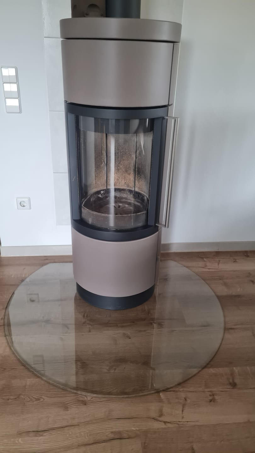 Customer photo review of Glasplatte Kamin, Funkenschutzplatte Glas für Kaminofen - Kreisabschnitt